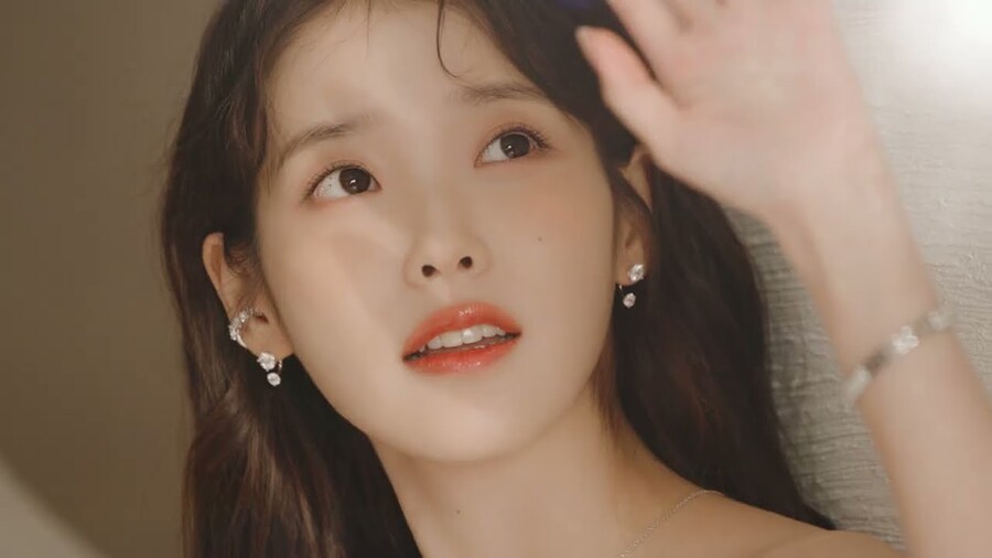 [제이에스티나] SUNLIT with IU ✨_1.jpg