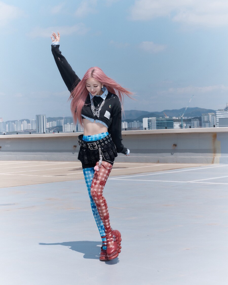 [컨셉포토3] 미야오 첫 미니 앨범 타이틀 ‘DROP TOP’_4.jpg