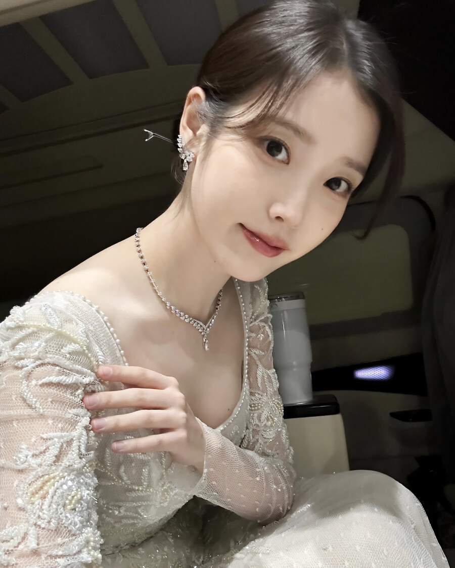 2025.05.07 아이유 인스타그램 사진 보정_6.jpg