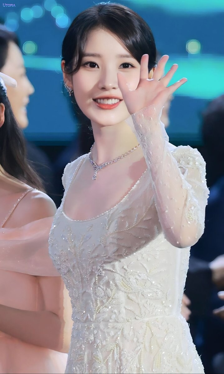 2025.05.05 제61회 백상예술대상(유토피아)_2.jpg