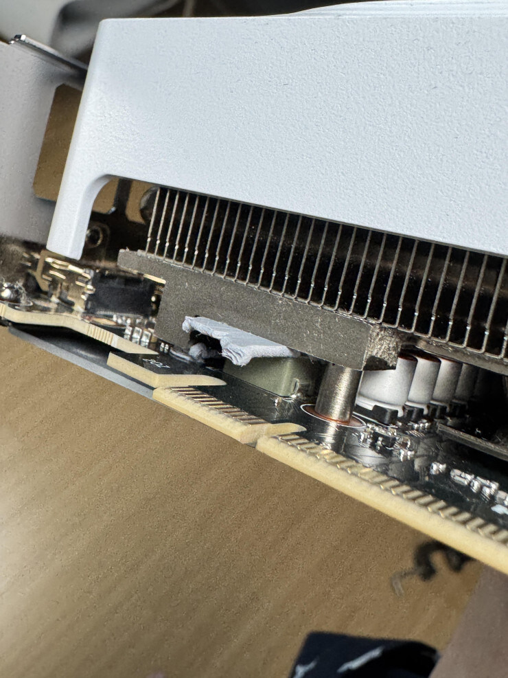 기가바이트 그래픽카드 채신 근황_4.jpg