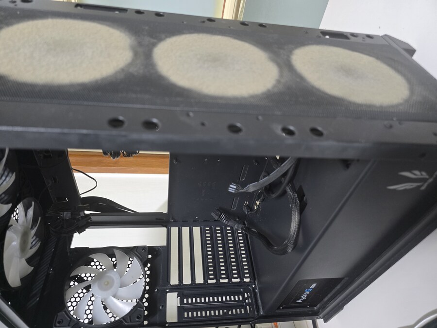 혐) 와 컴터 오랜만에 청소하니까 먼지 개쩜_2.jpg