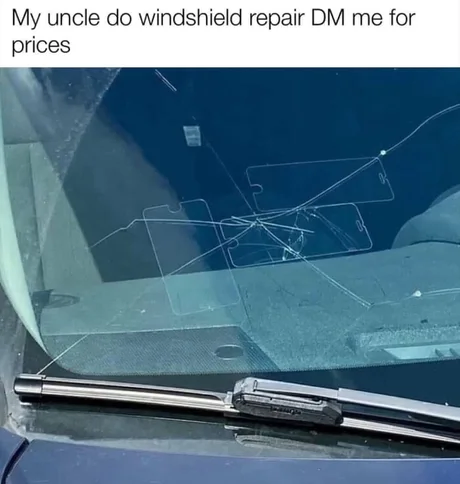 깨진 자동차 앞유리를 직접 수리한 삼촌_1.webp