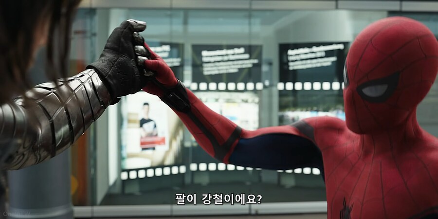 MCU)시빌워때 버키가 놀란 이유_2.png