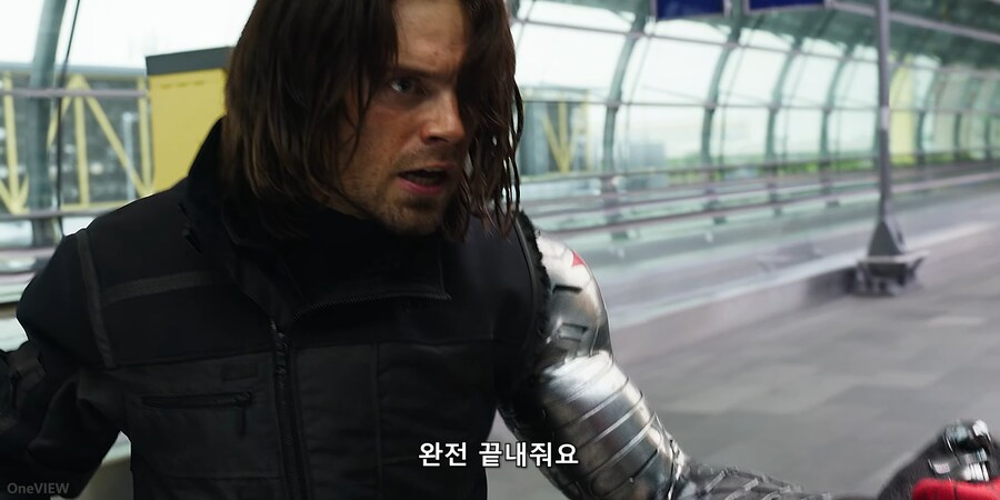 MCU)시빌워때 버키가 놀란 이유_3.png