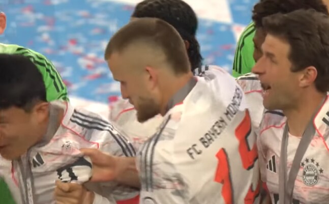 김민재 멱살 잡혔다! "우승 세리머니 해"…다이어와 '브로맨스'_1.png