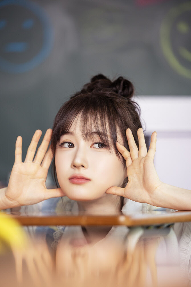 '22일 데뷔' 수린, 러블리 무드로 '입덕 유발'_1.jpg