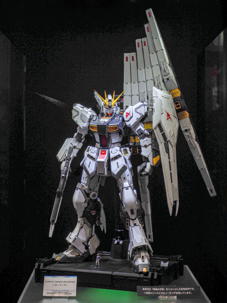 PG 언리쉬드 뉴 건담 헤드 확대 전시 사진_3.jpg