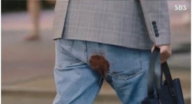 화장실에서 심부름 시키는 고딩.jpg_2.jpg