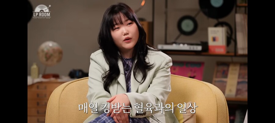 악뮤) 오빠와 동거하게된 이수현이 첫 아침 목격한 찬황의 모습_22.jpg