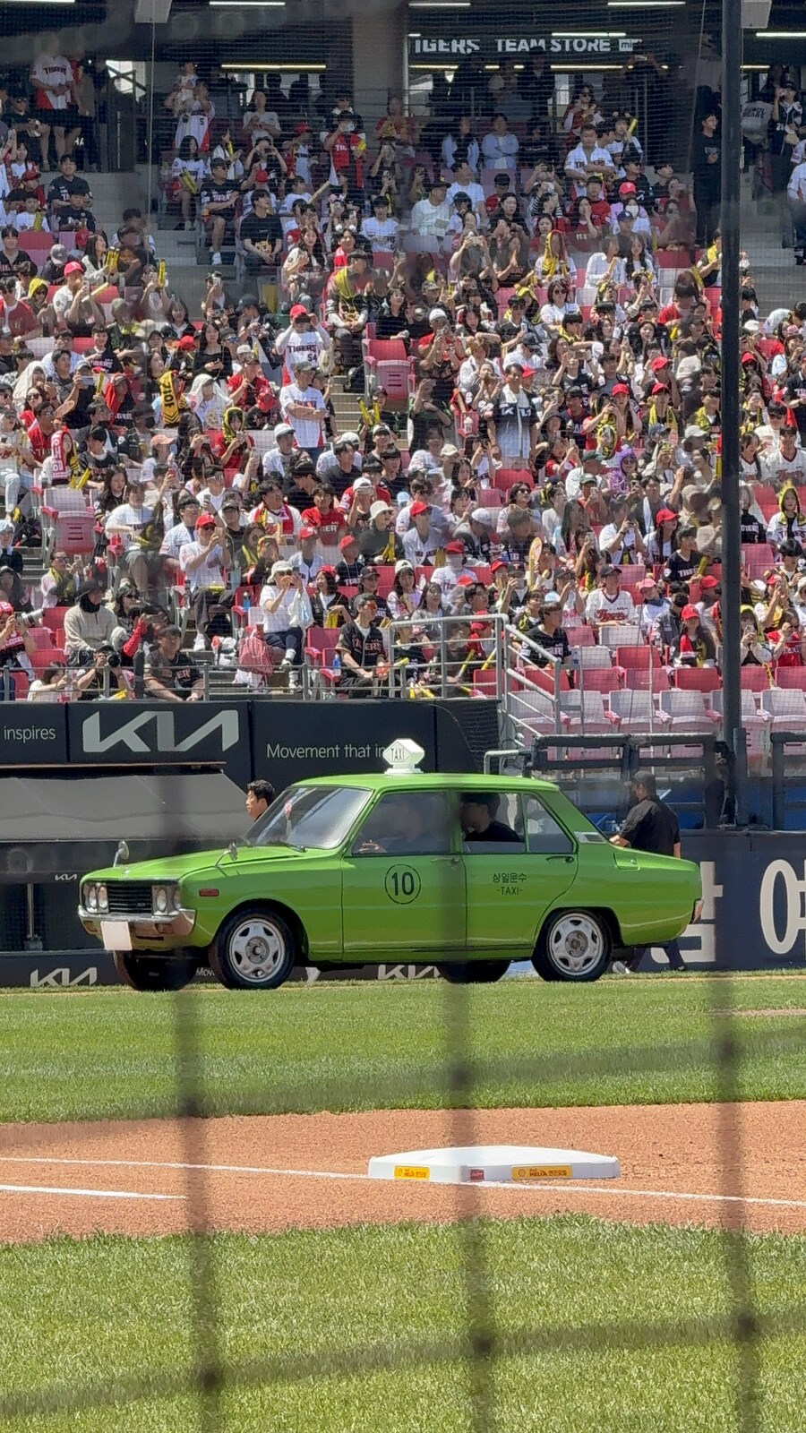 오늘자 광주시 야구 경기장에서 있었던 역사적 이벤트_1.jpg