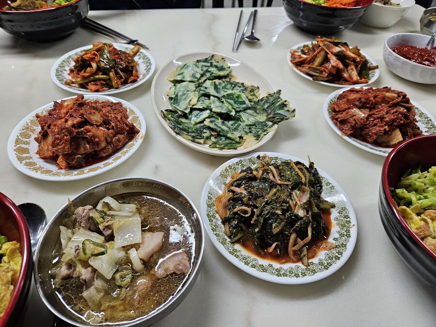 직장에서 3천원으로 해먹는 점심 비빔밥 돼지고기배추국_7.jpg