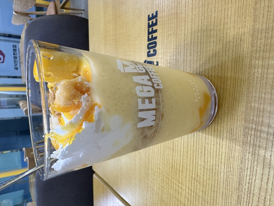 메가커피 망빙파르페 매장버전_1.jpg