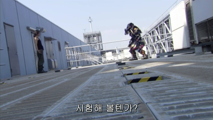 [가면라이더 키바] 괴인 싸움에 인간 난입_6.png