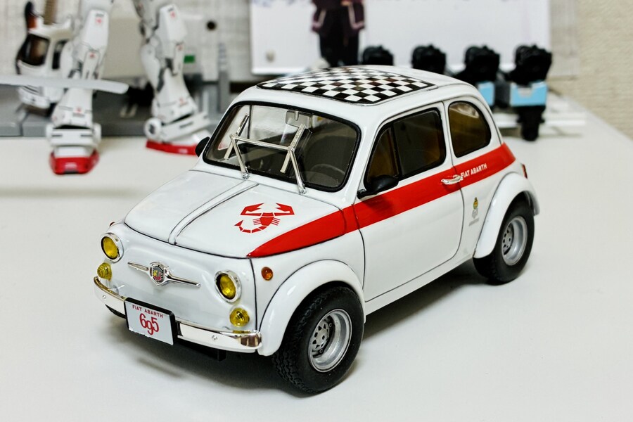Tamiya 1/24 fiat abarth 695 SS_1.jpg