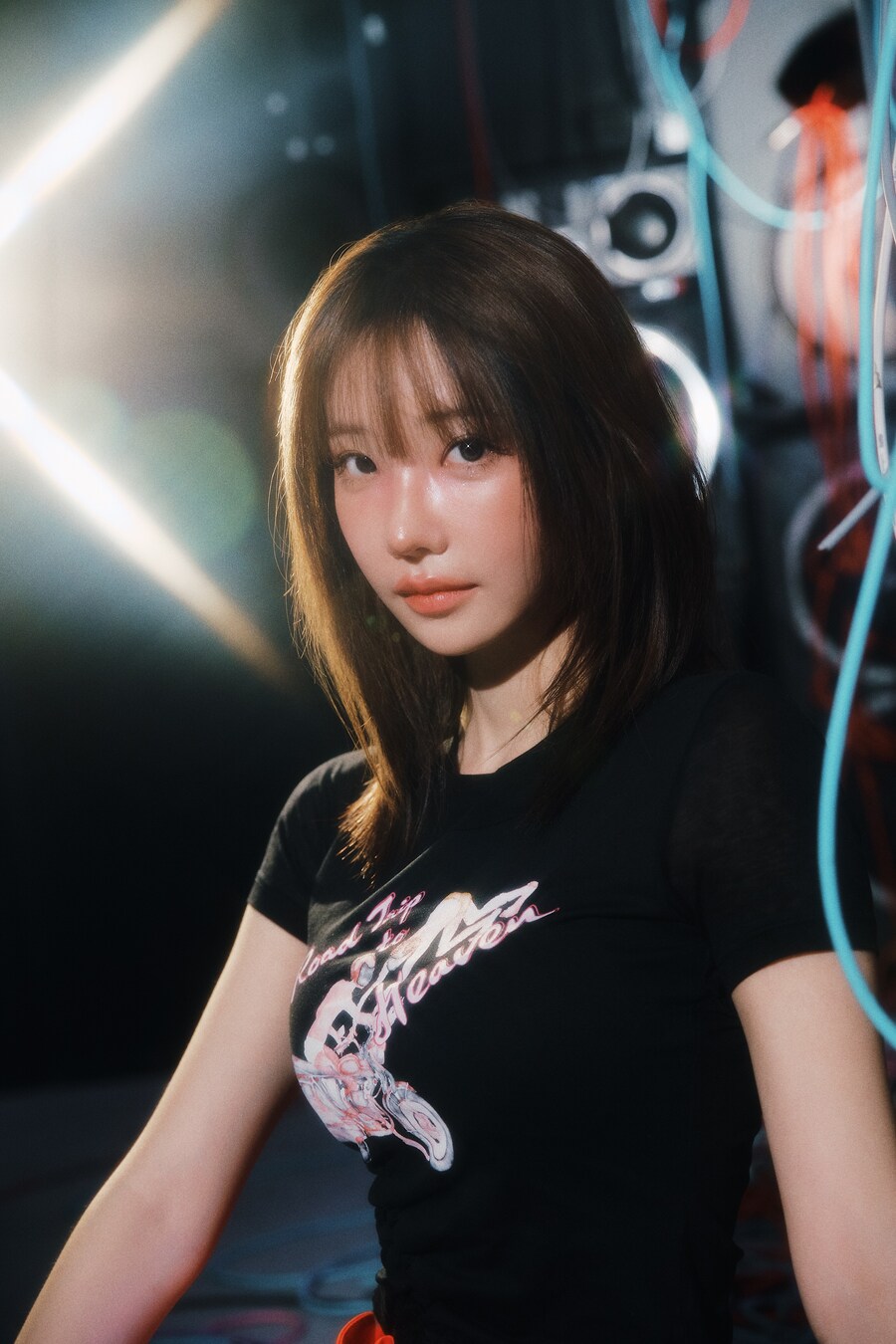 [컨셉포토] QWER 미니 앨범 '난 네 편이야, 온 세상이 불협일지라도' 마젠타_3.jpg