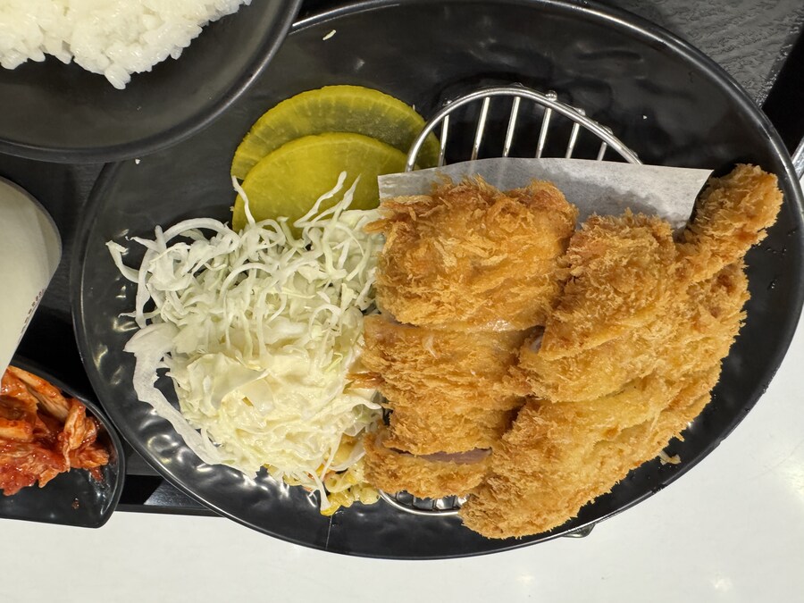 8500원짜리 치즈+안심 돈가스_2.jpg