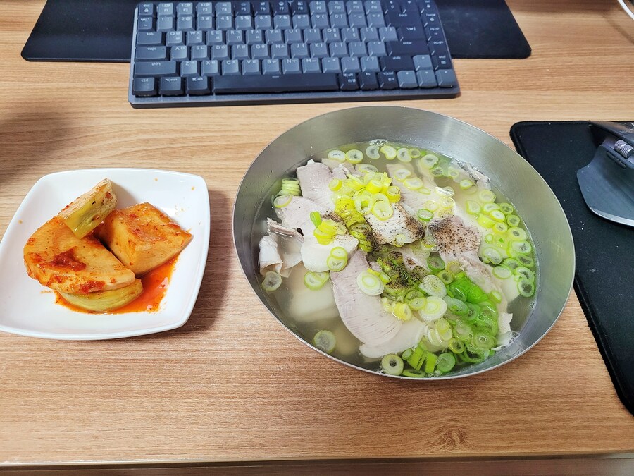 돼지 뒷다리살 돼지곰탕_3.jpg