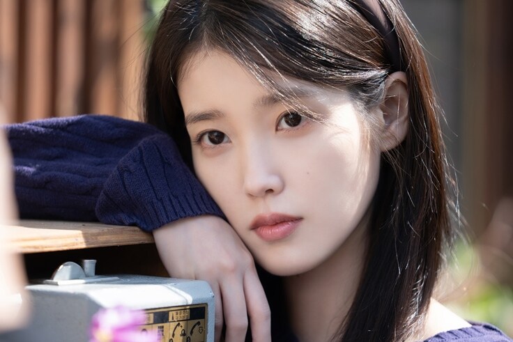 멜론 매거진, 아이유 [꽃갈피 셋] 자켓 촬영 현장_2.jpg