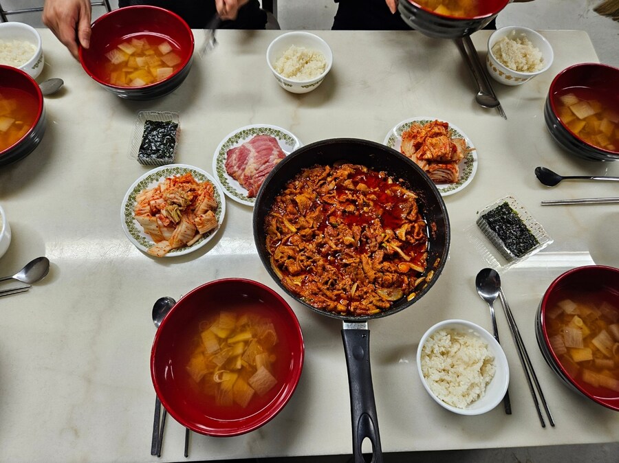 직장에서 3천원으로 해먹는 점심 제육볶음 수제햄구이_8.jpg