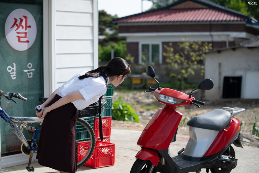 아름다운 시절 속 한 장면 ‘Never Ending Story’ MV 비하인드_3.jpg
