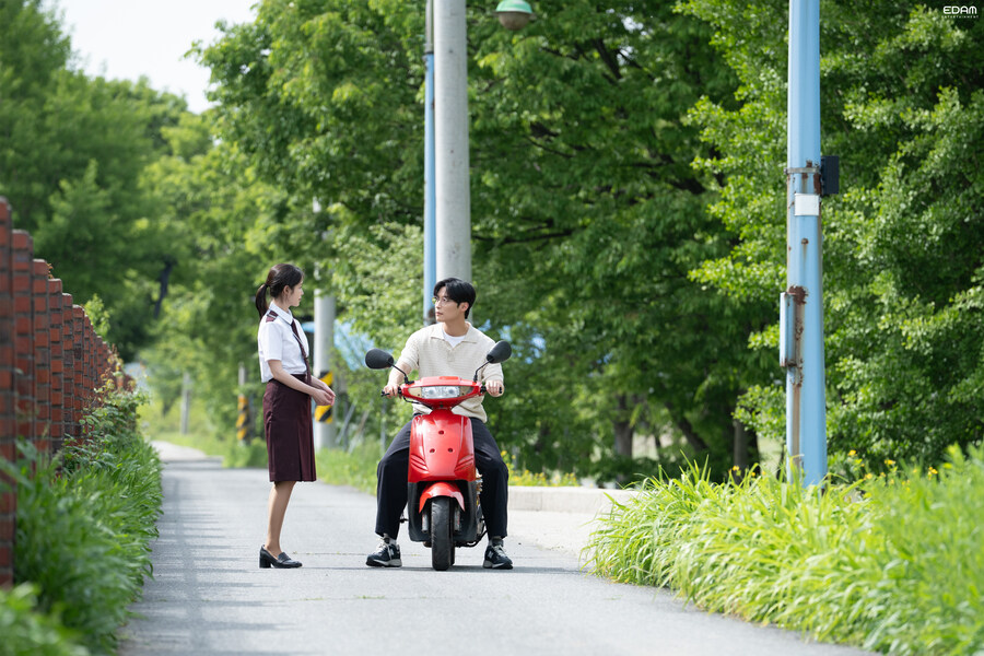아름다운 시절 속 한 장면 ‘Never Ending Story’ MV 비하인드_12.jpg