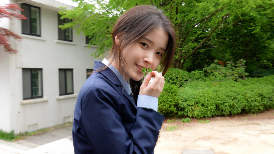 [IUTV] 교복 징니? 한 번 보고 두 번 보고 자꾸만 보고 싶네?👀_1.jpg