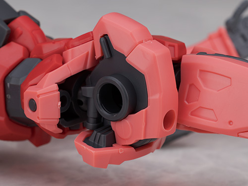 HG GQ 1/144 붉은 건담 해외 리뷰_35.jpg
