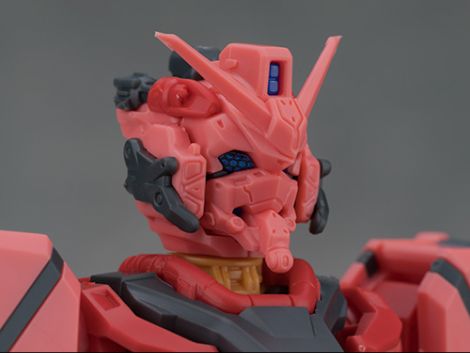HG GQ 1/144 붉은 건담 해외 리뷰_21.jpg
