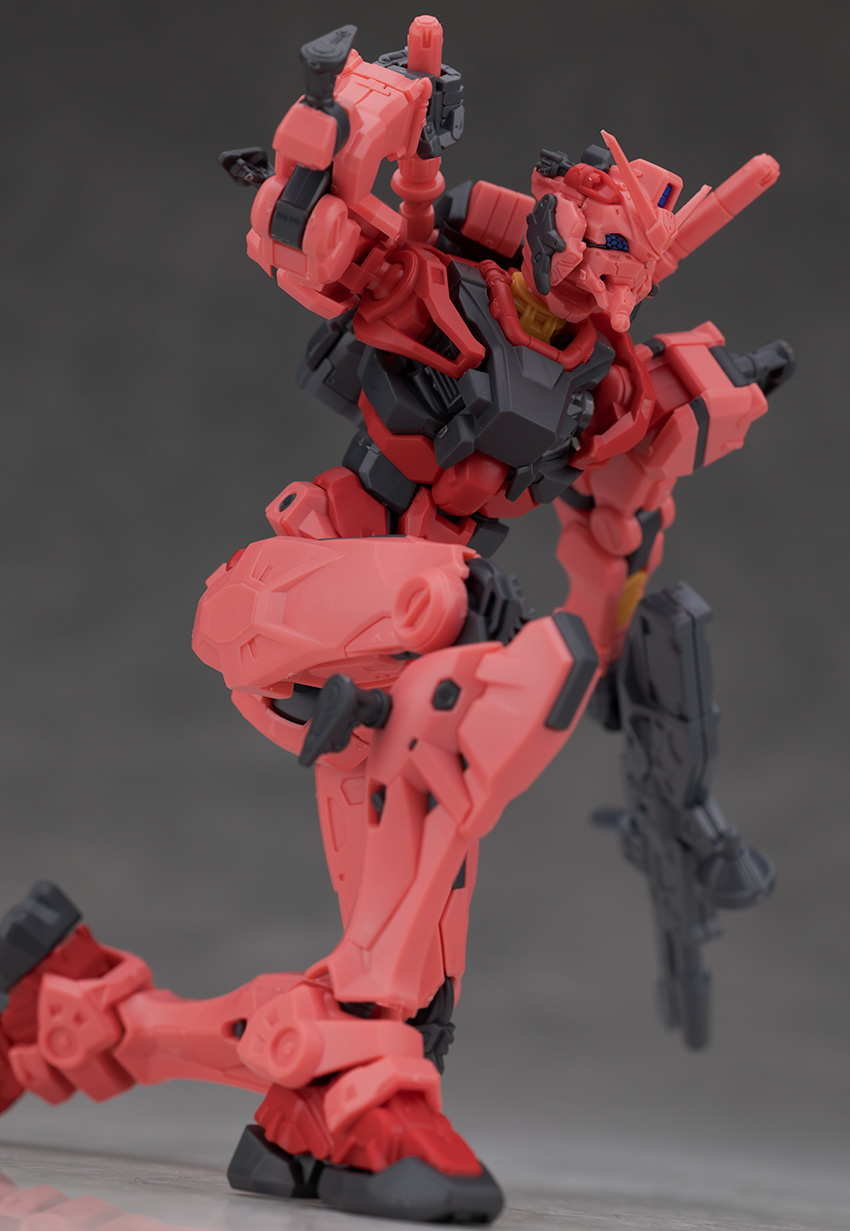 HG GQ 1/144 붉은 건담 해외 리뷰_73.jpg