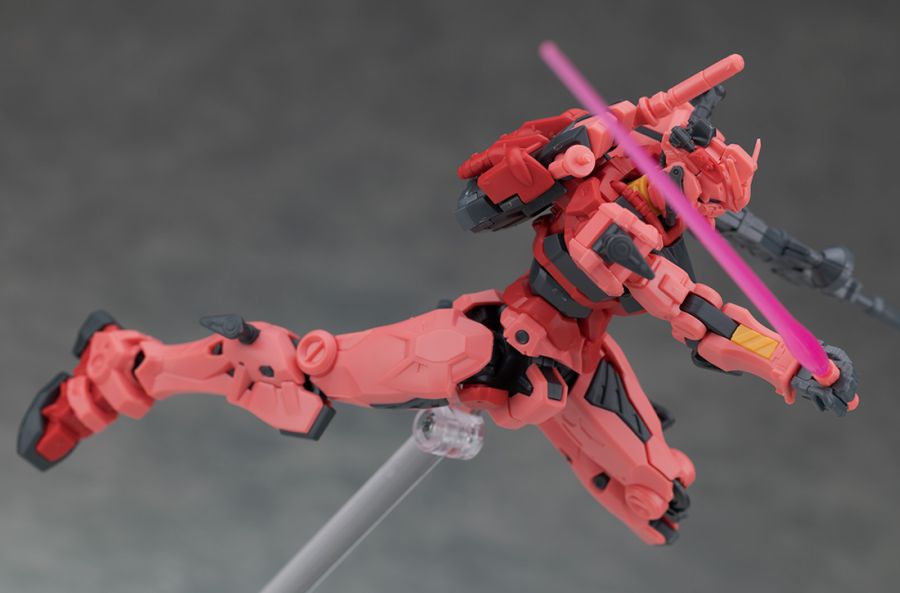 HG GQ 1/144 붉은 건담 해외 리뷰_75.jpg