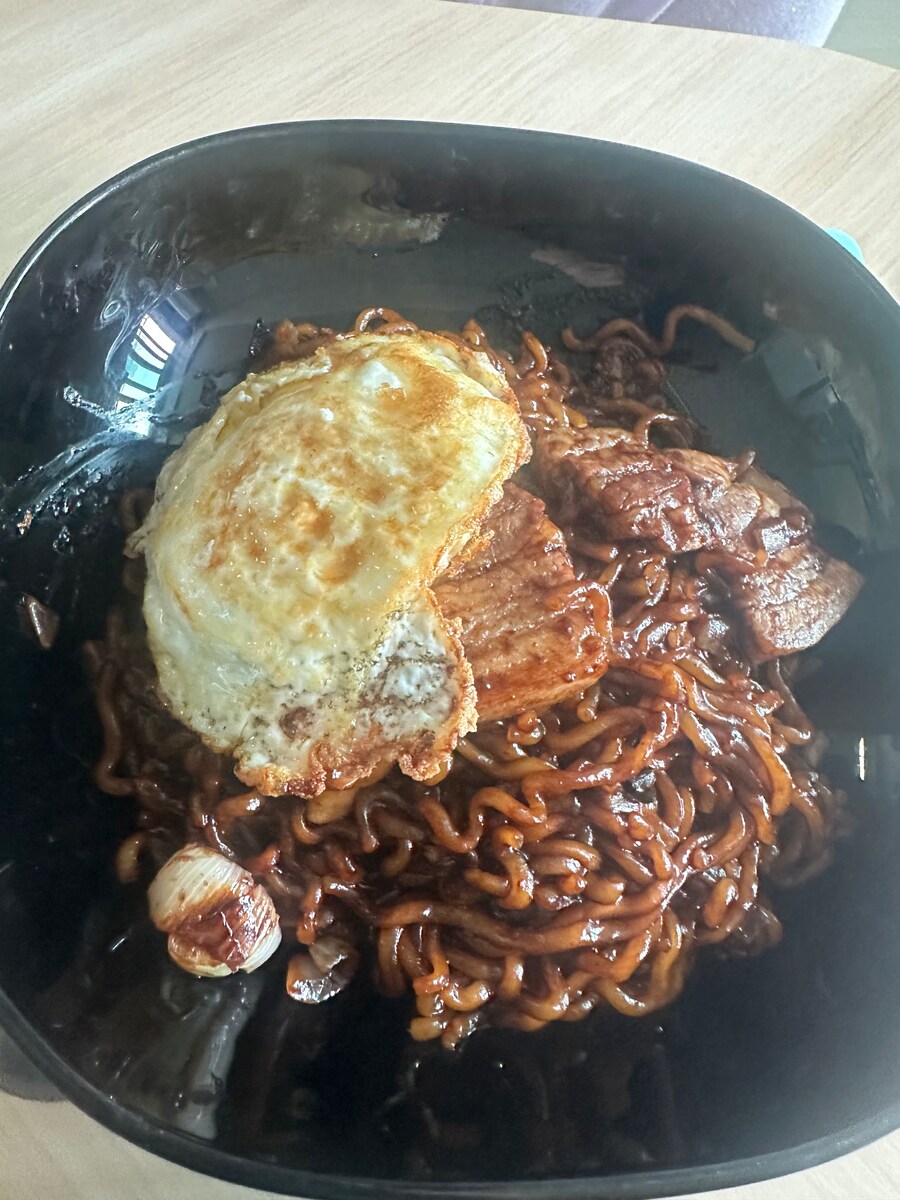 주말의 아빠 코스요리-짜장라면과 가문어 구이_5.png