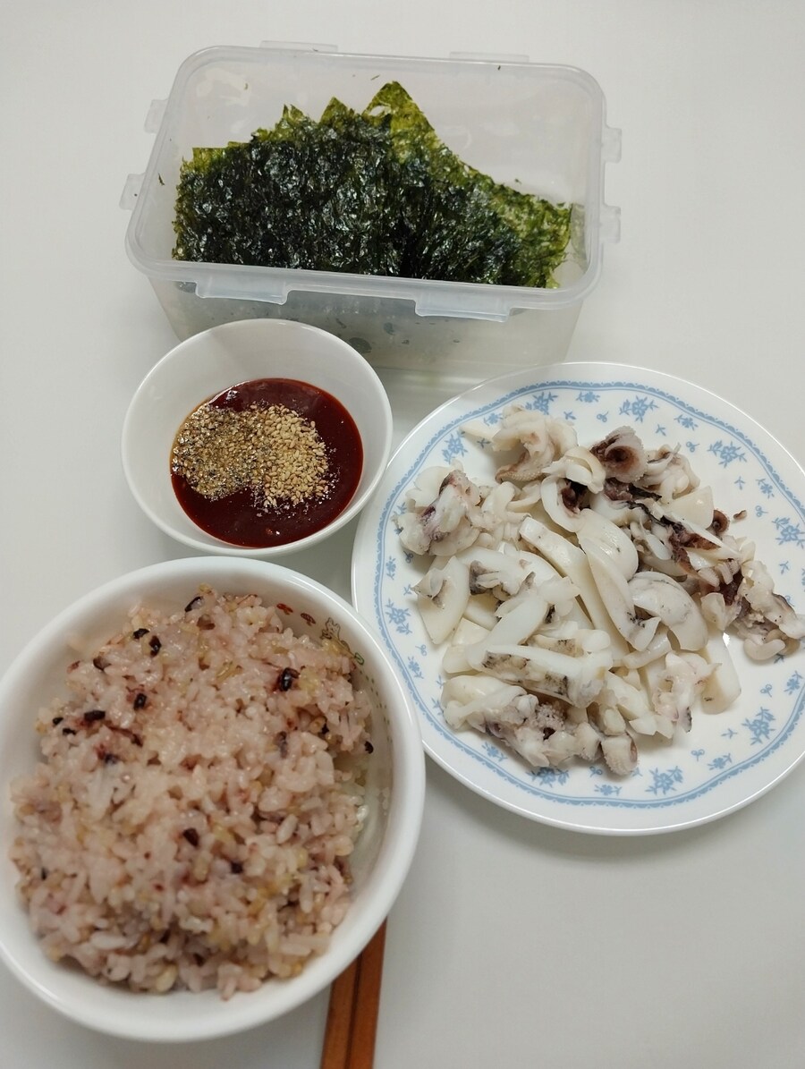 집밥-오징어숙회백반_4.jpg
