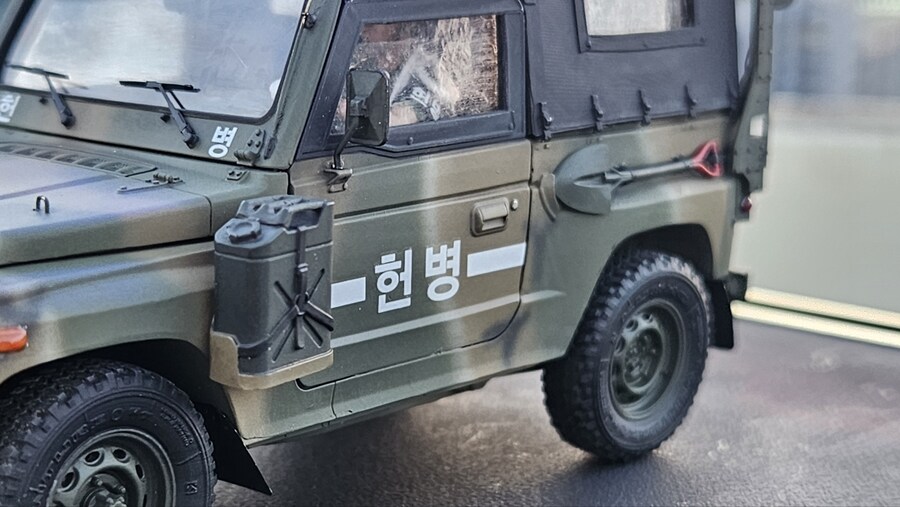 1/35 Def 육군 K131 레토나 헌병대 with LED_13.jpg