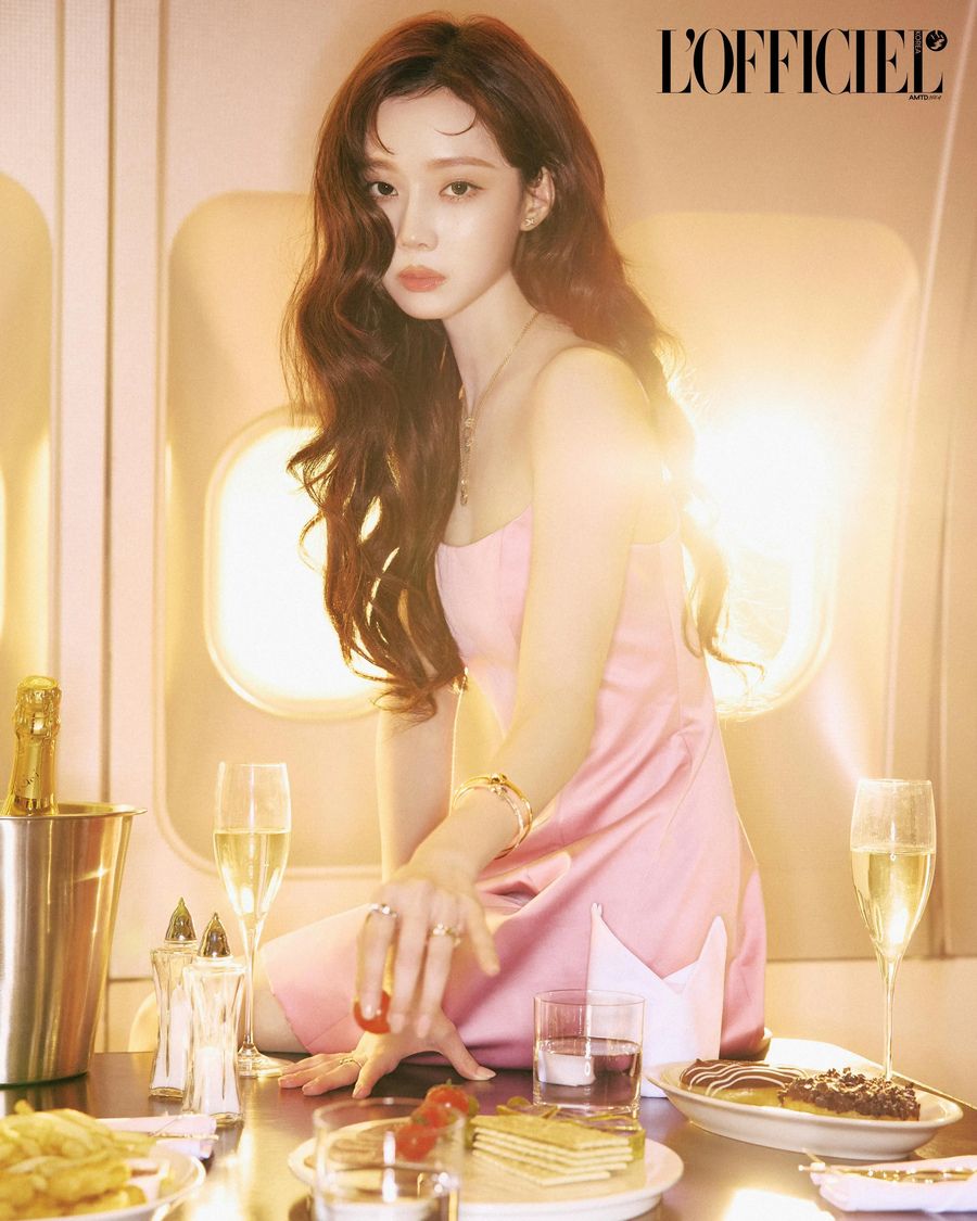 [에스파] 이 목걸이 한국에 하나밖에 없대요🙄 | 로피시엘 화보 비하인드_13.webp