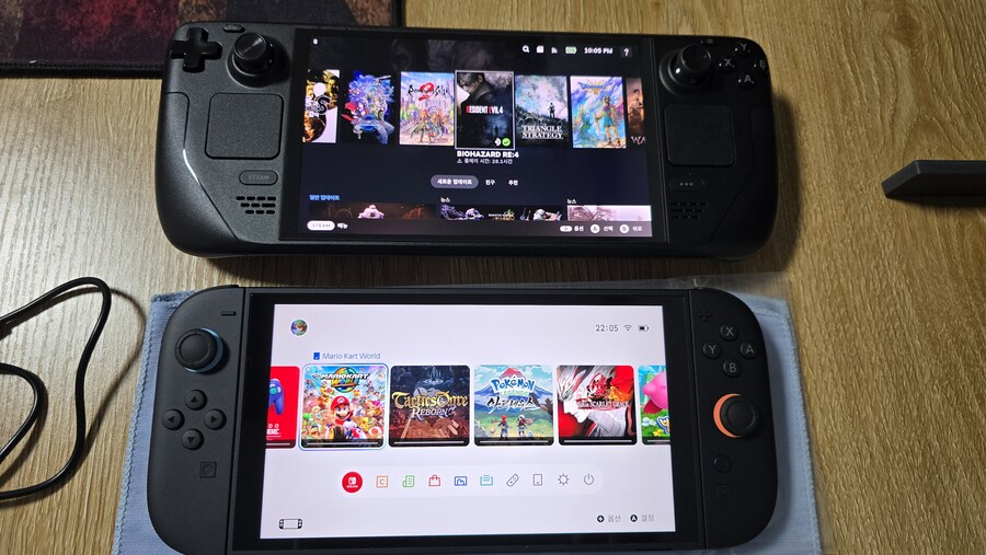 좌 스위치2, 우 스팀덱 oled 1t랑 크기 비교샷._5.jpg