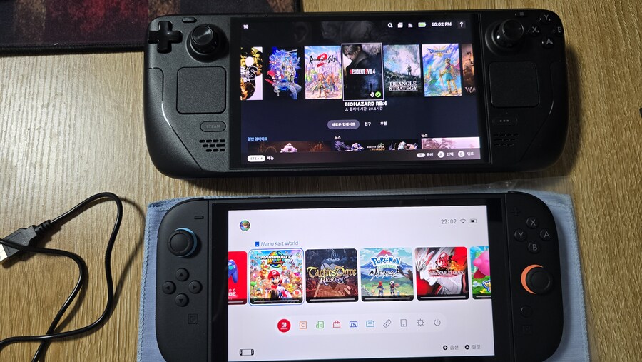 좌 스위치2, 우 스팀덱 oled 1t랑 크기 비교샷._6.jpg