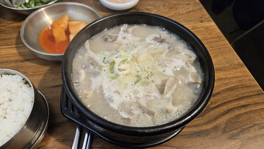 깔끔한 순대국과 오징어 직화구이를 같이 즐길수 있는 대전 팔복집_2.jpg