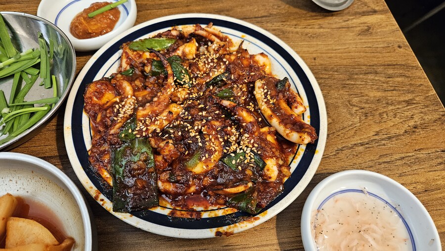 깔끔한 순대국과 오징어 직화구이를 같이 즐길수 있는 대전 팔복집_3.jpg