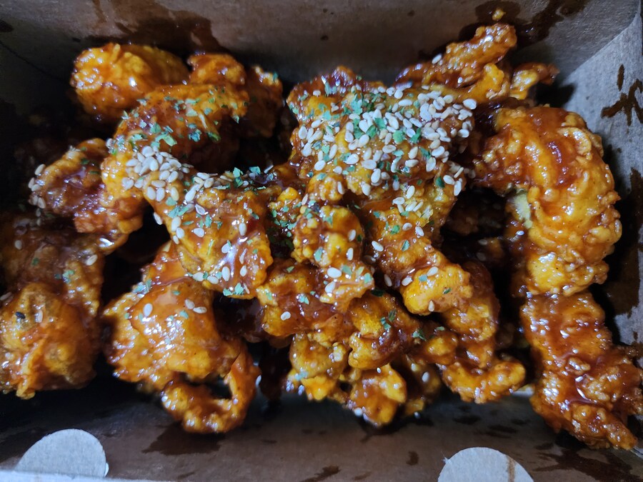 양념 깐풍 반반치킨_2.jpg