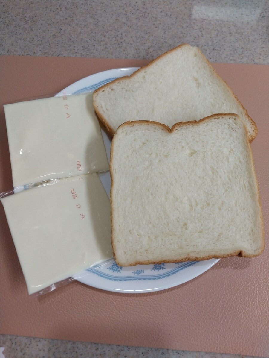 밤이 깊어져 빵과 잼을 꺼내었읍니다._1.jpg