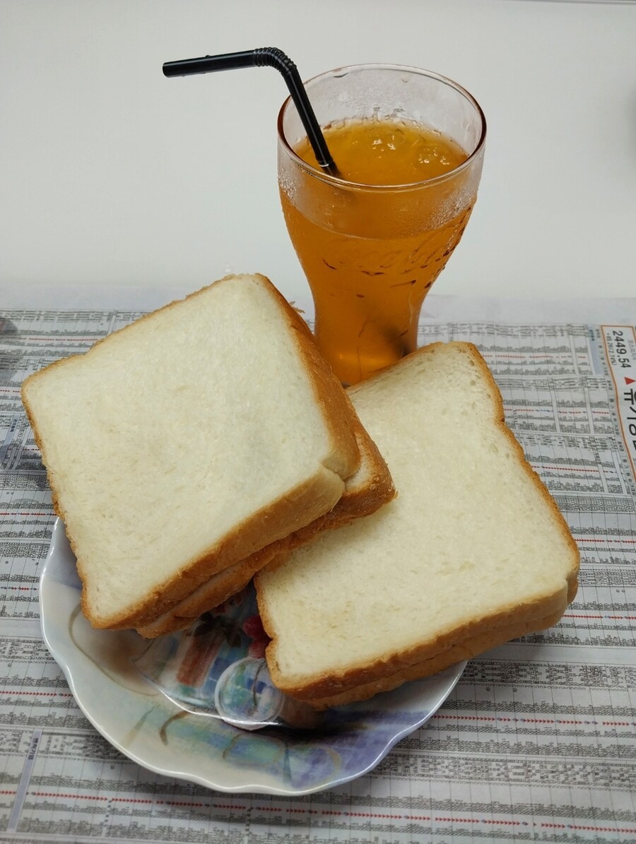 밤이 깊어져 빵과 잼을 꺼내었읍니다._7.jpg