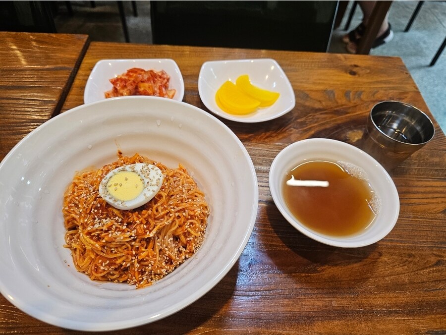 유게에서 난리안난 홍대 8천원 비빔국수_1.jpg