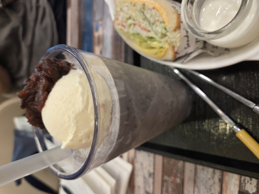 샌드위치와 흑임자 빙수쉐이크 입니다_3.jpg