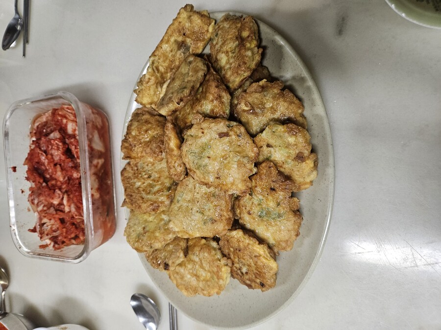 직장에서 3천원으로 해먹는 점심 닭고기완자전 돼지고기김치찌개_13.jpg
