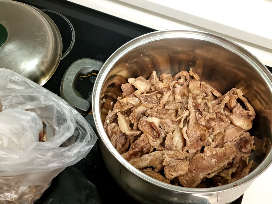 노동으로 이루어지는 순살갈비탕_3.jpg