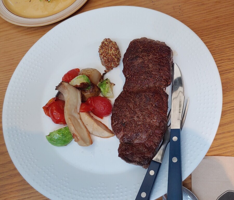 커뮤에서 난리난 5,000원짜리 스테이크_1.jpg