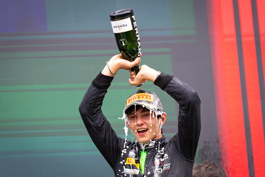 F1) 키미키미 첫 포디움 오른거 보고 스포츠팩 지름_2.webp
