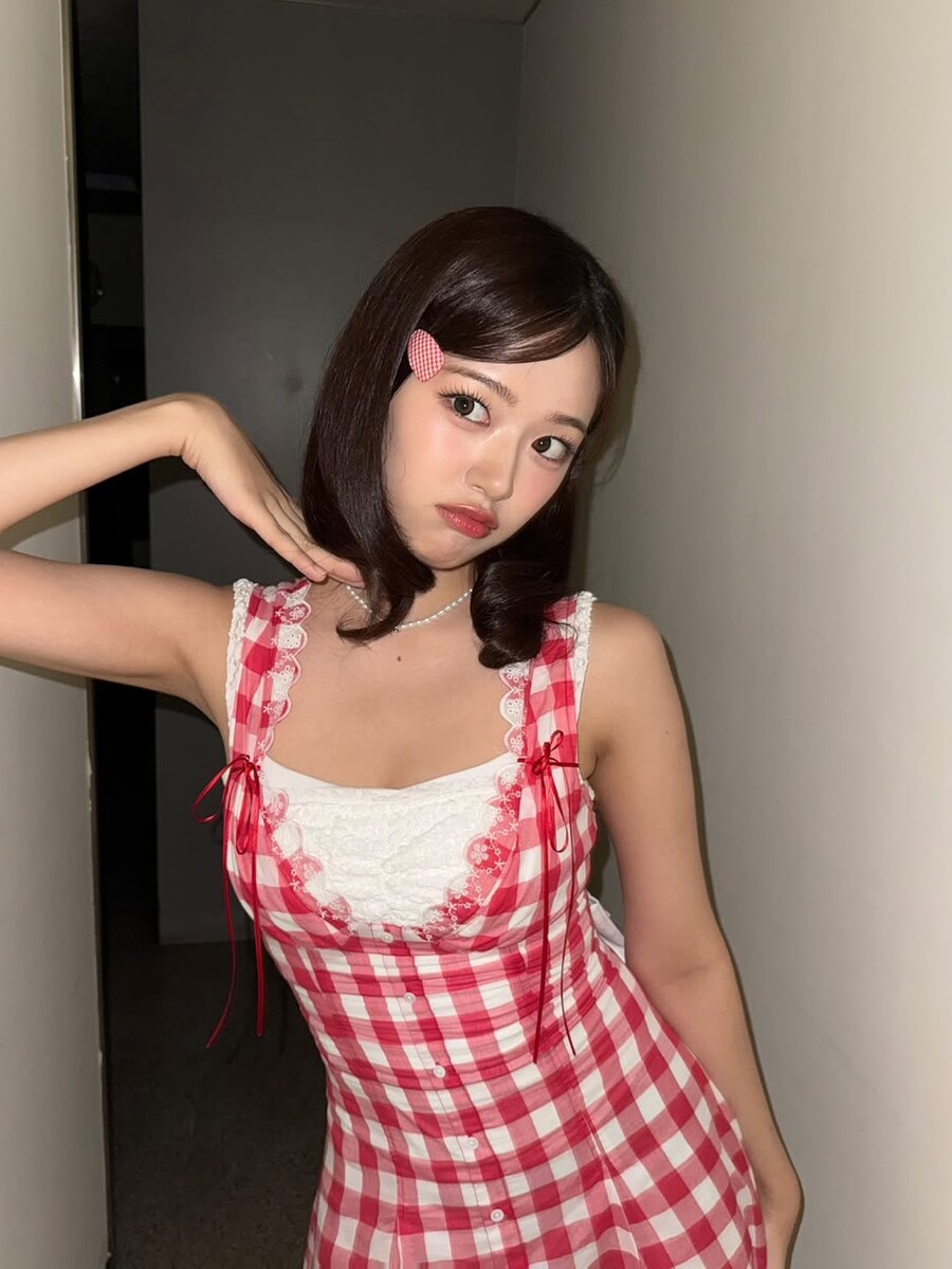 안유진, '귀요미' 스타일도 어울리네…레트로 무드 인형 비주얼로 변신_3.jpg
