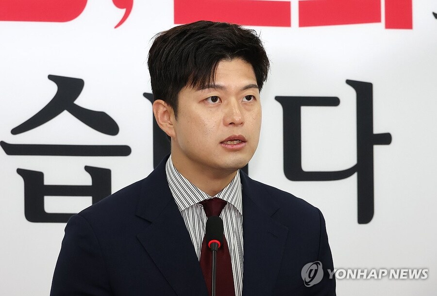 진짜 보수 차기 리더는 얘 아니였냐?_2.jpg